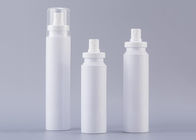 Άσπρα καλλυντικά πλαστικά συσκευάζοντας μπουκάλια χρώματος με την αντλία ψεκαστήρων